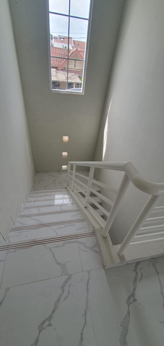 Rumah di Jual di Taman Beverly Lippo Cikarang